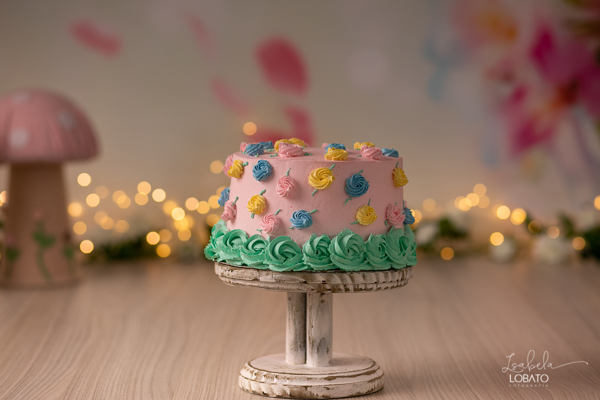 smash-the-cake-a-hora-do-bolo-aniversario-de-1-ano-festa-de-aniversario-infantil-tema-jardim-encantado-props-do-ben-fotografo-em-barbacena-isabela-lobato-fotografa-de-crianca-estudio-fotografico-em-barbacena-isabela-lobato-fotografia