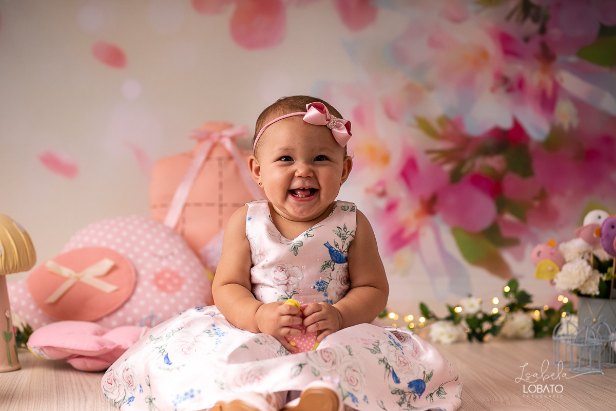 smash-the-cake-a-hora-do-bolo-aniversario-de-1-ano-festa-de-aniversario-infantil-tema-jardim-encantado-props-do-ben-fotografo-em-barbacena-isabela-lobato-fotografa-de-crianca-estudio-fotografico-em-barbacena-isabela-lobato-fotografia