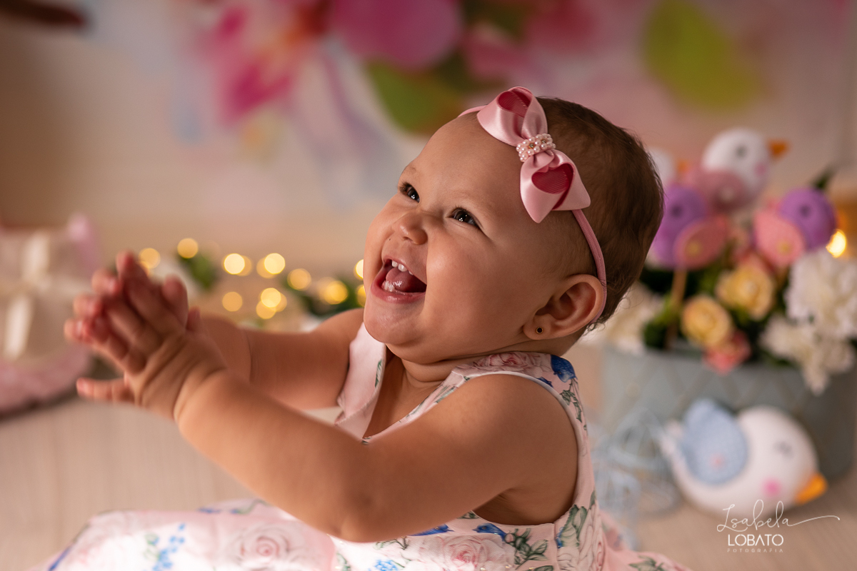 smash-the-cake-a-hora-do-bolo-aniversario-de-1-ano-festa-de-aniversario-infantil-tema-jardim-encantado-props-do-ben-fotografo-em-barbacena-isabela-lobato-fotografa-de-crianca-estudio-fotografico-em-barbacena-isabela-lobato-fotografia