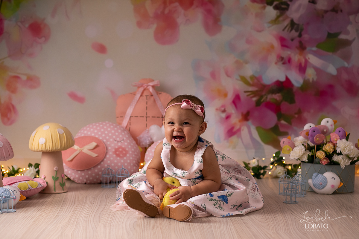 smash-the-cake-a-hora-do-bolo-aniversario-de-1-ano-festa-de-aniversario-infantil-tema-jardim-encantado-props-do-ben-fotografo-em-barbacena-isabela-lobato-fotografa-de-crianca-estudio-fotografico-em-barbacena-isabela-lobato-fotografia