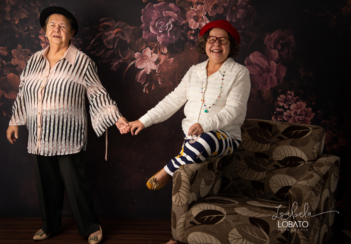 amor-de-mae-ensaio-fotografico-do-dia-das-maes-fotografia-de-mae-amor-materno-aleitamento-materno-sessao-do-dia-das-maes-2020-estudio-de-fotos-em-barbacena-isabela-lobato-fotografia-melhor-fotografa-de-barbacena-luz-de-estudio-fotografa-de-criancas