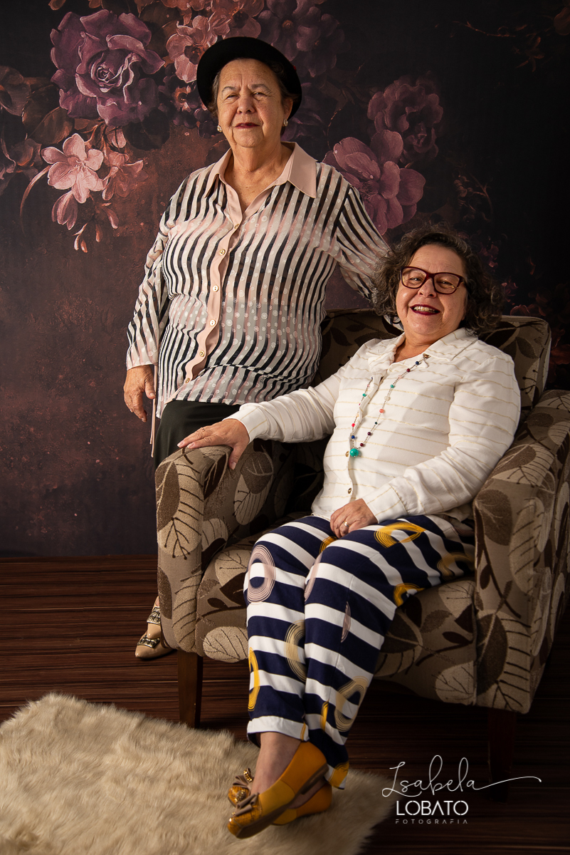 amor-de-mae-ensaio-fotografico-do-dia-das-maes-fotografia-de-mae-amor-materno-aleitamento-materno-sessao-do-dia-das-maes-2020-estudio-de-fotos-em-barbacena-isabela-lobato-fotografia-melhor-fotografa-de-barbacena-luz-de-estudio-fotografa-de-criancas