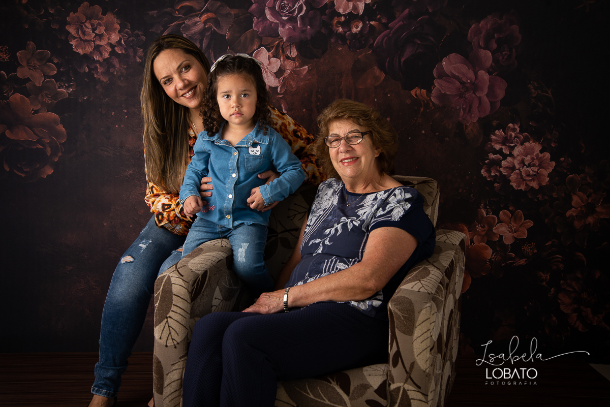 amor-de-mae-ensaio-fotografico-do-dia-das-maes-fotografia-de-mae-amor-materno-aleitamento-materno-sessao-do-dia-das-maes-2020-estudio-de-fotos-em-barbacena-isabela-lobato-fotografia-melhor-fotografa-de-barbacena-luz-de-estudio-fotografa-de-criancas