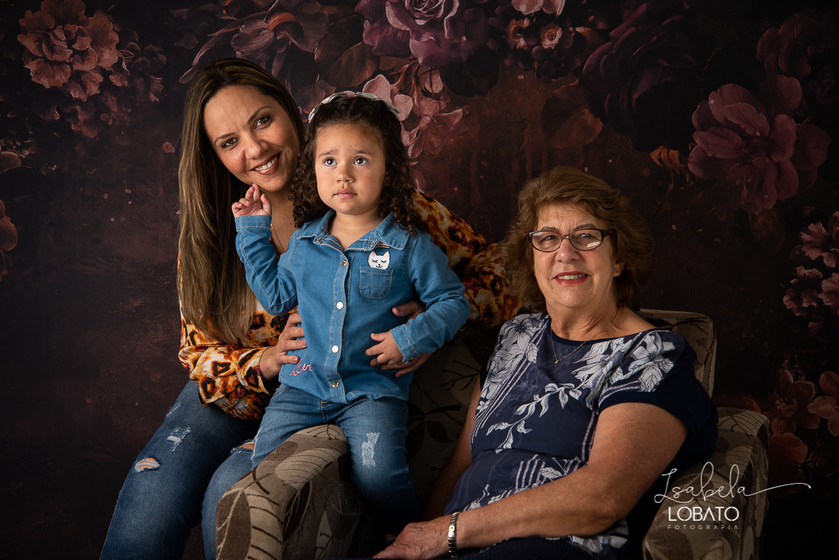 amor-de-mae-ensaio-fotografico-do-dia-das-maes-fotografia-de-mae-amor-materno-aleitamento-materno-sessao-do-dia-das-maes-2020-estudio-de-fotos-em-barbacena-isabela-lobato-fotografia-melhor-fotografa-de-barbacena-luz-de-estudio-fotografa-de-criancas