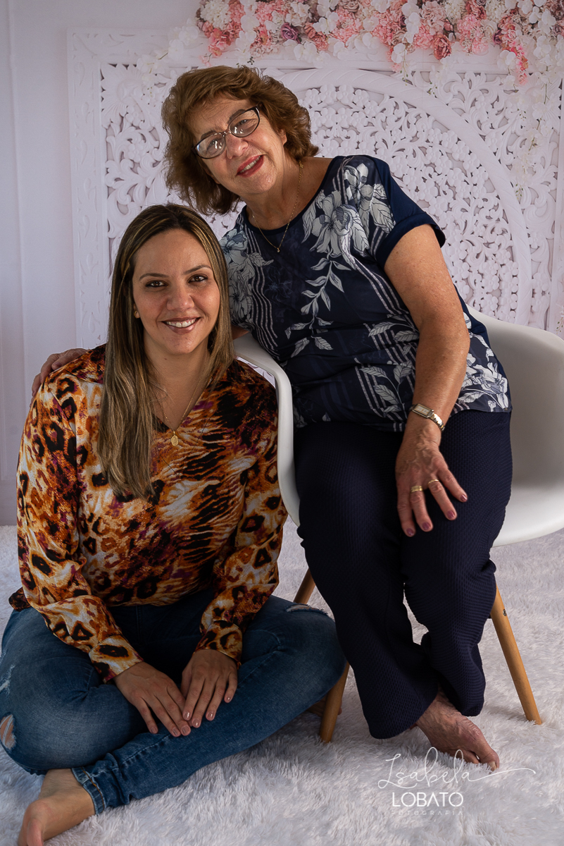 amor-de-mae-ensaio-fotografico-do-dia-das-maes-fotografia-de-mae-amor-materno-aleitamento-materno-sessao-do-dia-das-maes-2020-estudio-de-fotos-em-barbacena-isabela-lobato-fotografia-melhor-fotografa-de-barbacena-luz-de-estudio-fotografa-de-criancas