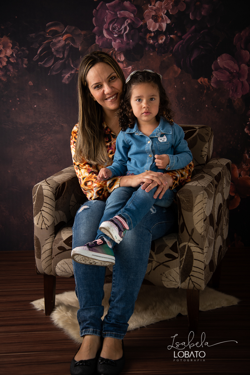 amor-de-mae-ensaio-fotografico-do-dia-das-maes-fotografia-de-mae-amor-materno-aleitamento-materno-sessao-do-dia-das-maes-2020-estudio-de-fotos-em-barbacena-isabela-lobato-fotografia-melhor-fotografa-de-barbacena-luz-de-estudio-fotografa-de-criancas