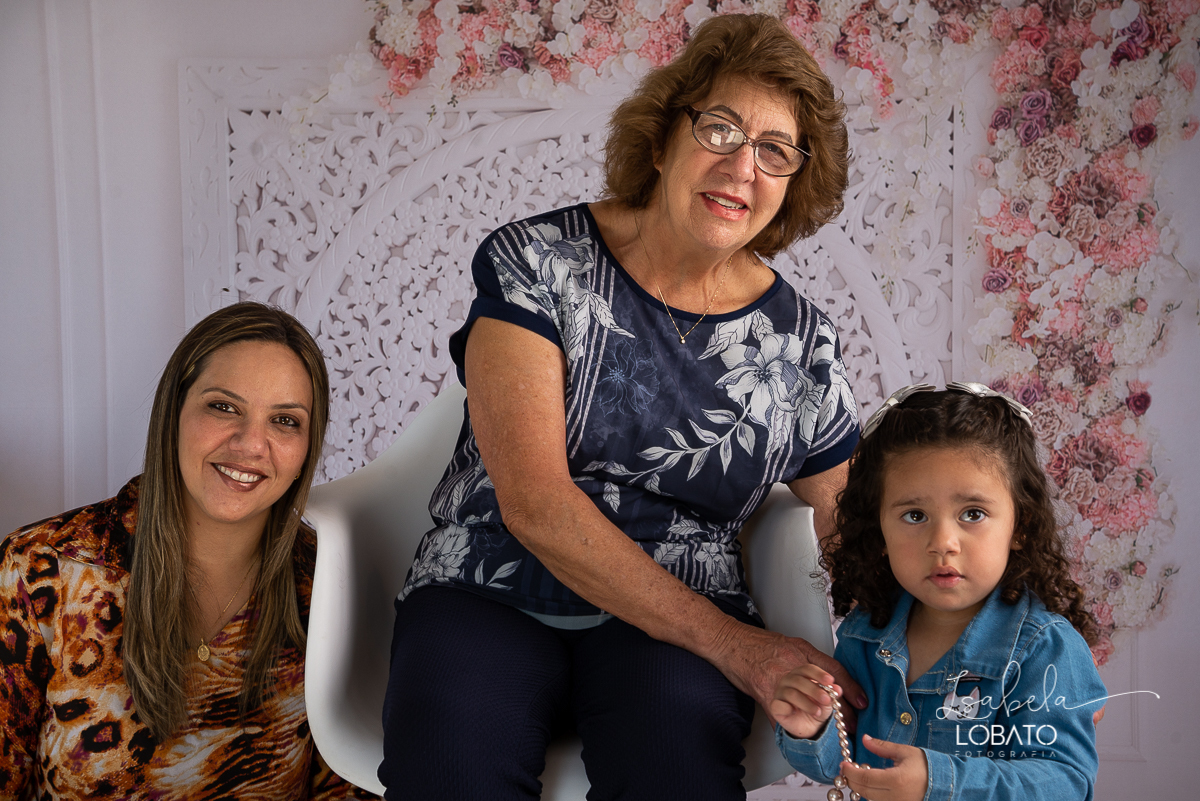 amor-de-mae-ensaio-fotografico-do-dia-das-maes-fotografia-de-mae-amor-materno-aleitamento-materno-sessao-do-dia-das-maes-2020-estudio-de-fotos-em-barbacena-isabela-lobato-fotografia-melhor-fotografa-de-barbacena-luz-de-estudio-fotografa-de-criancas