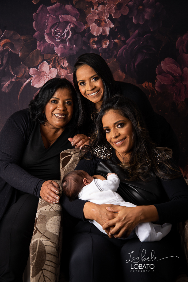 amor-de-mae-ensaio-fotografico-do-dia-das-maes-fotografia-de-mae-amor-materno-aleitamento-materno-sessao-do-dia-das-maes-2020-estudio-de-fotos-em-barbacena-isabela-lobato-fotografia-melhor-fotografa-de-barbacena-luz-de-estudio-fotografa-de-criancas