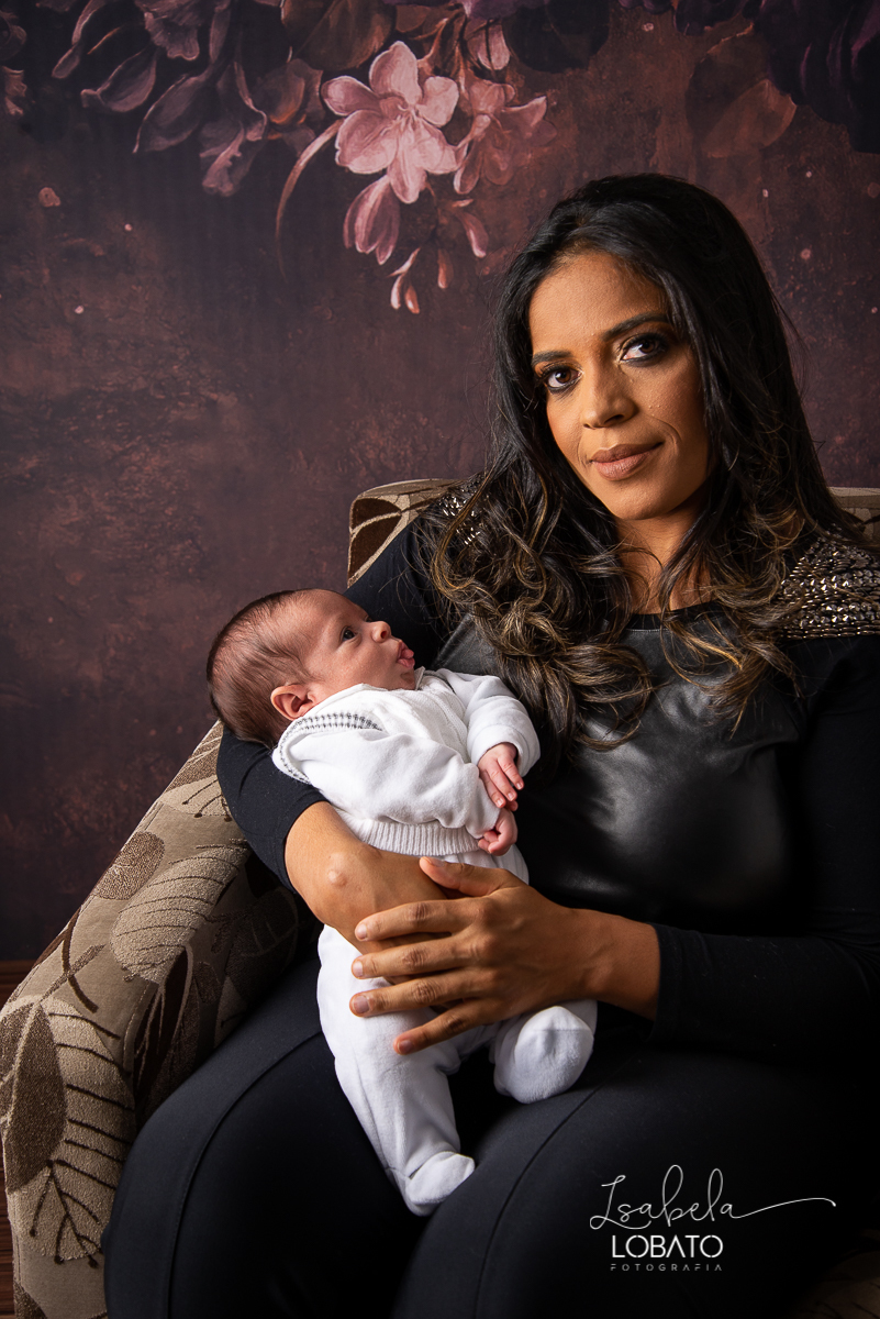 amor-de-mae-ensaio-fotografico-do-dia-das-maes-fotografia-de-mae-amor-materno-aleitamento-materno-sessao-do-dia-das-maes-2020-estudio-de-fotos-em-barbacena-isabela-lobato-fotografia-melhor-fotografa-de-barbacena-luz-de-estudio-fotografa-de-criancas