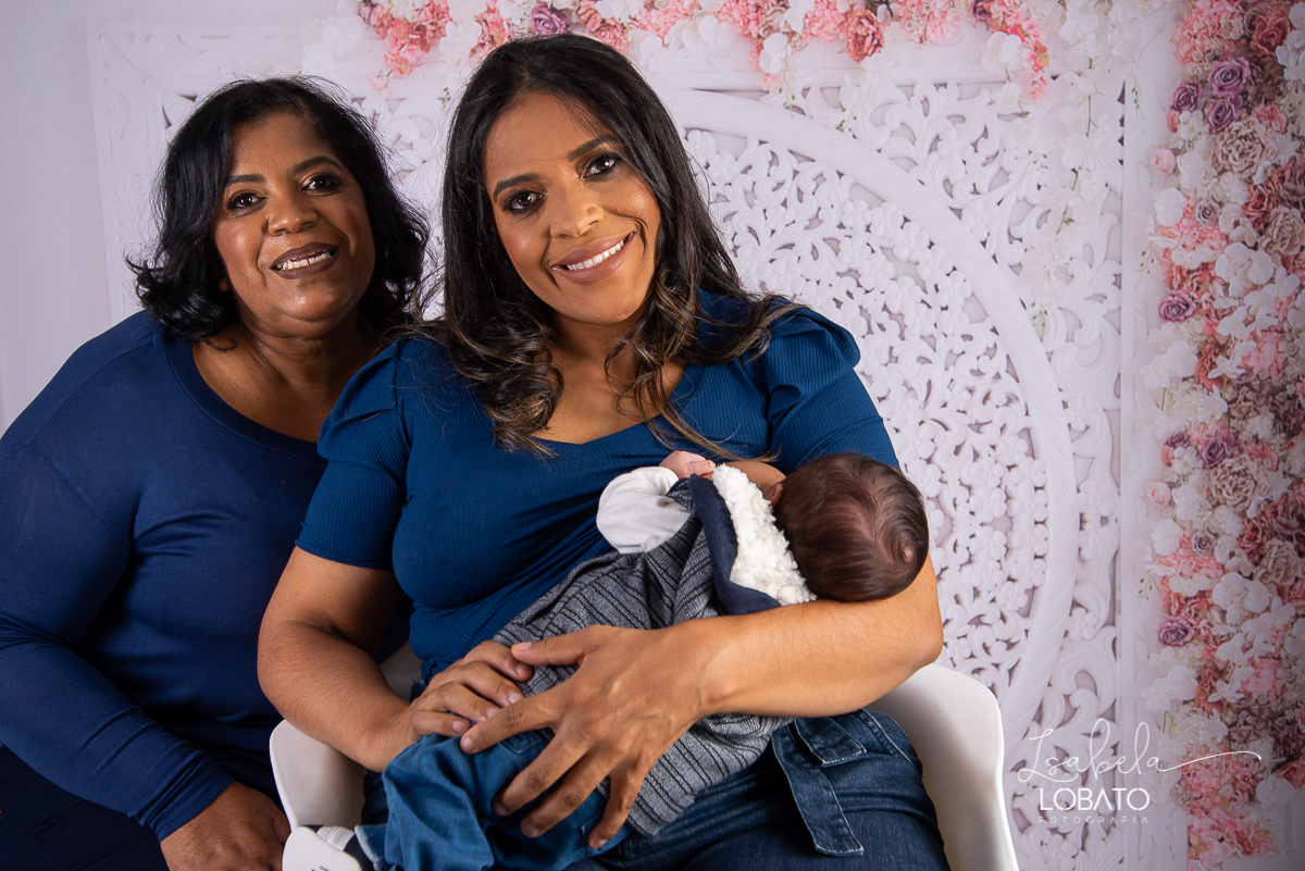 amor-de-mae-ensaio-fotografico-do-dia-das-maes-fotografia-de-mae-amor-materno-aleitamento-materno-sessao-do-dia-das-maes-2020-estudio-de-fotos-em-barbacena-isabela-lobato-fotografia-melhor-fotografa-de-barbacena-luz-de-estudio-fotografa-de-criancas