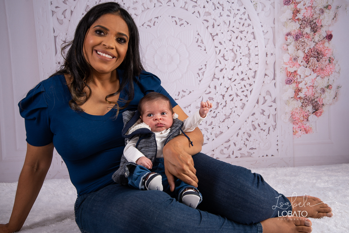 amor-de-mae-ensaio-fotografico-do-dia-das-maes-fotografia-de-mae-amor-materno-aleitamento-materno-sessao-do-dia-das-maes-2020-estudio-de-fotos-em-barbacena-isabela-lobato-fotografia-melhor-fotografa-de-barbacena-luz-de-estudio-fotografa-de-criancas