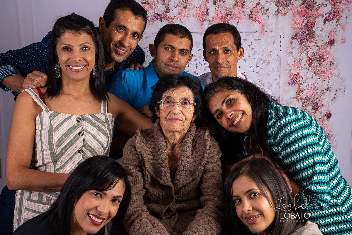 amor-de-mae-ensaio-fotografico-do-dia-das-maes-fotografia-de-mae-amor-materno-aleitamento-materno-sessao-do-dia-das-maes-2020-estudio-de-fotos-em-barbacena-isabela-lobato-fotografia-melhor-fotografa-de-barbacena-luz-de-estudio-fotografa-de-criancas