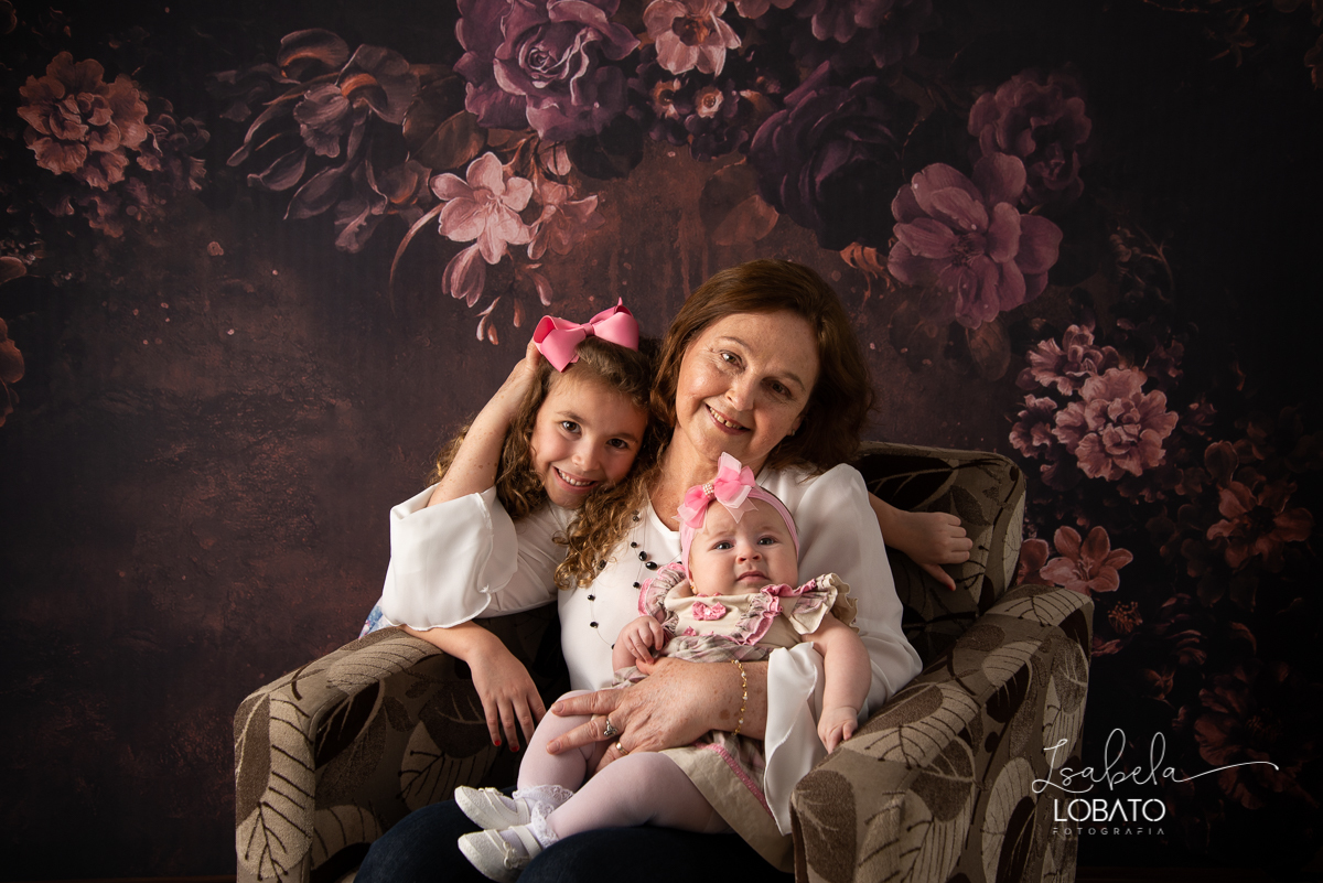 amor-de-mae-ensaio-fotografico-do-dia-das-maes-fotografia-de-mae-amor-materno-aleitamento-materno-sessao-do-dia-das-maes-2020-estudio-de-fotos-em-barbacena-isabela-lobato-fotografia-melhor-fotografa-de-barbacena-luz-de-estudio-fotografa-de-criancas