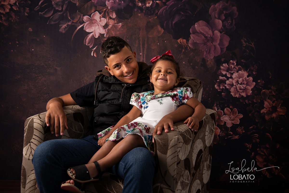 amor-de-mae-ensaio-fotografico-do-dia-das-maes-fotografia-de-mae-amor-materno-aleitamento-materno-sessao-do-dia-das-maes-2020-estudio-de-fotos-em-barbacena-isabela-lobato-fotografia-melhor-fotografa-de-barbacena-luz-de-estudio-fotografa-de-criancas