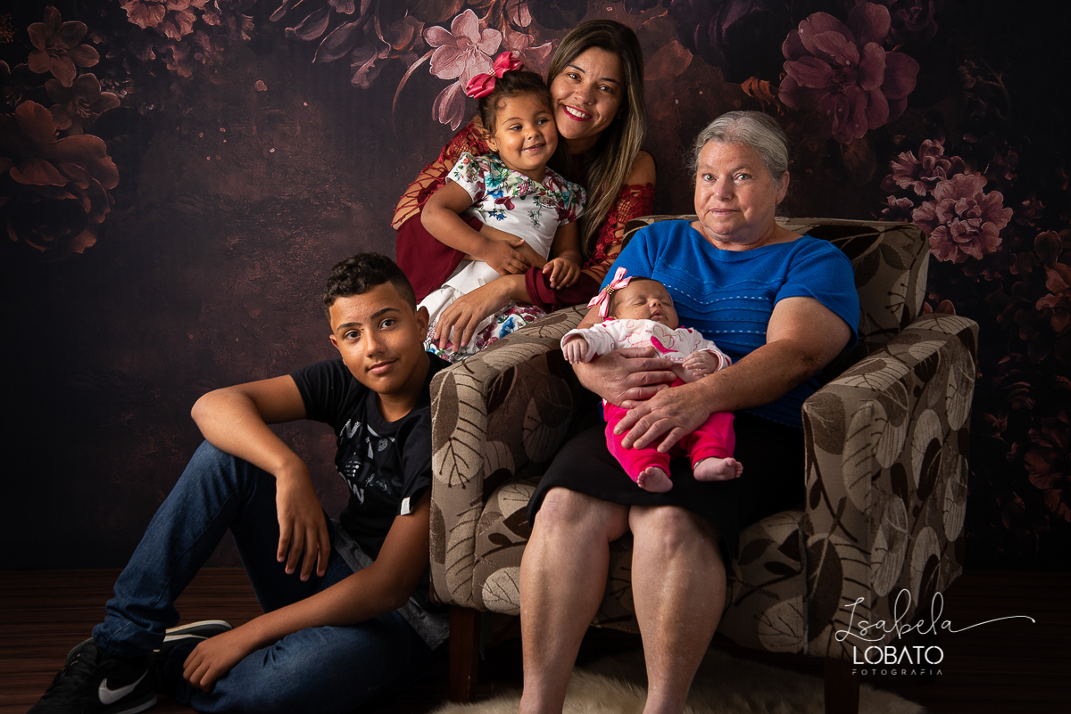 amor-de-mae-ensaio-fotografico-do-dia-das-maes-fotografia-de-mae-amor-materno-aleitamento-materno-sessao-do-dia-das-maes-2020-estudio-de-fotos-em-barbacena-isabela-lobato-fotografia-melhor-fotografa-de-barbacena-luz-de-estudio-fotografa-de-criancas