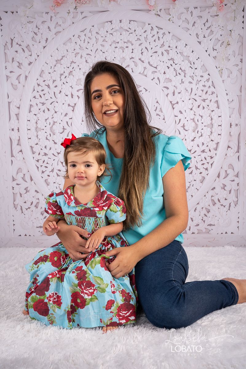 amor-de-mae-ensaio-fotografico-do-dia-das-maes-fotografia-de-mae-amor-materno-aleitamento-materno-sessao-do-dia-das-maes-2020-estudio-de-fotos-em-barbacena-isabela-lobato-fotografia-melhor-fotografa-de-barbacena-luz-de-estudio-fotografa-de-criancas