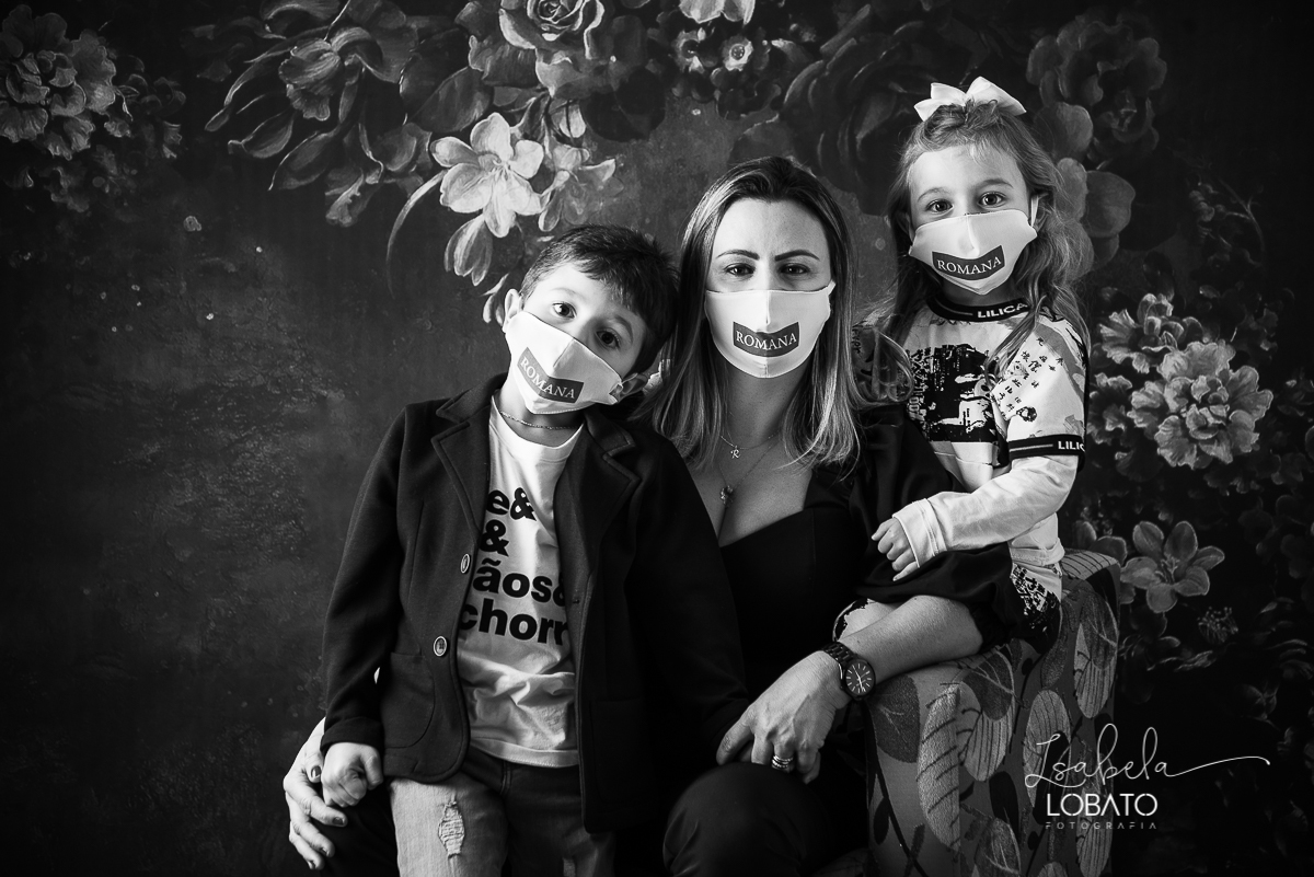 amor-de-mae-ensaio-fotografico-do-dia-das-maes-fotografia-de-mae-amor-materno-aleitamento-materno-sessao-do-dia-das-maes-2020-estudio-de-fotos-em-barbacena-isabela-lobato-fotografia-melhor-fotografa-de-barbacena-luz-de-estudio-fotografa-de-criancas