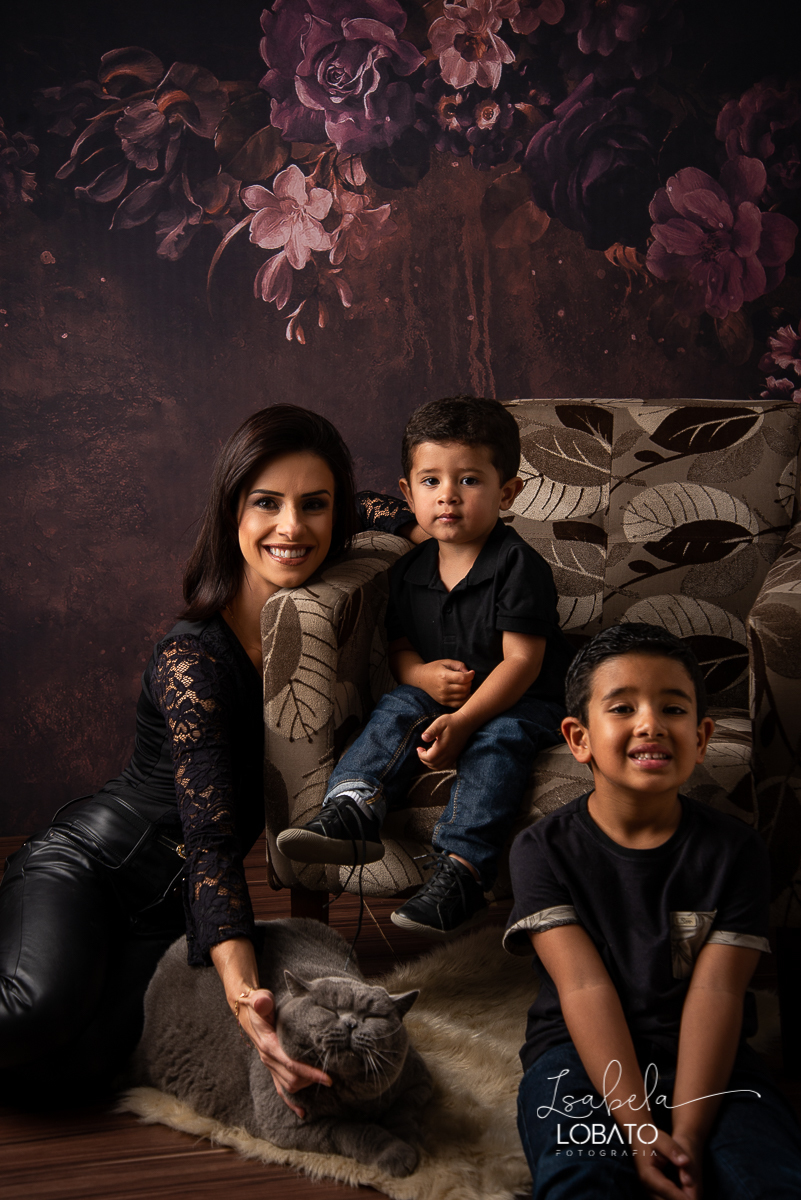 amor-de-mae-ensaio-fotografico-do-dia-das-maes-fotografia-de-mae-amor-materno-aleitamento-materno-sessao-do-dia-das-maes-2020-estudio-de-fotos-em-barbacena-isabela-lobato-fotografia-melhor-fotografa-de-barbacena-luz-de-estudio-fotografa-de-criancas