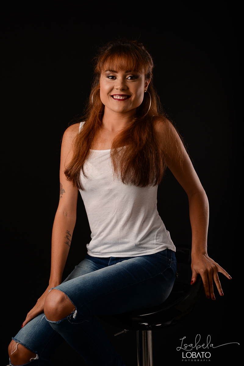 ensaio-fotografico-em-estudio-ensaio-feminino-estudio-fotografico-em-barbacena-melhores-fotografos-em-barbacena-isabela-lobato-fotografia-ensaio-feminino-em-estudio-luz-de-estudio-modelo-fotografia-de-modelo-tatuagem-feminina-book-feminino-pose-foto