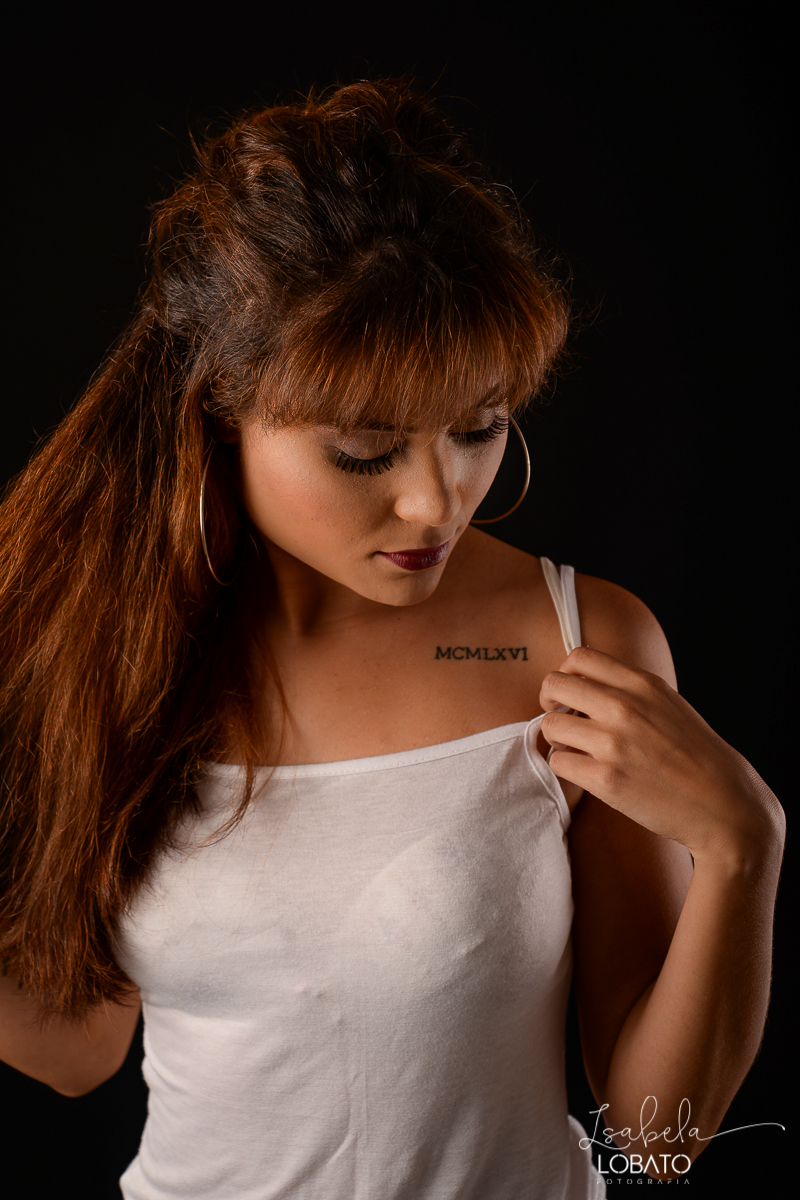 ensaio-fotografico-em-estudio-ensaio-feminino-estudio-fotografico-em-barbacena-melhores-fotografos-em-barbacena-isabela-lobato-fotografia-ensaio-feminino-em-estudio-luz-de-estudio-modelo-fotografia-de-modelo-tatuagem-feminina-book-feminino-pose-foto