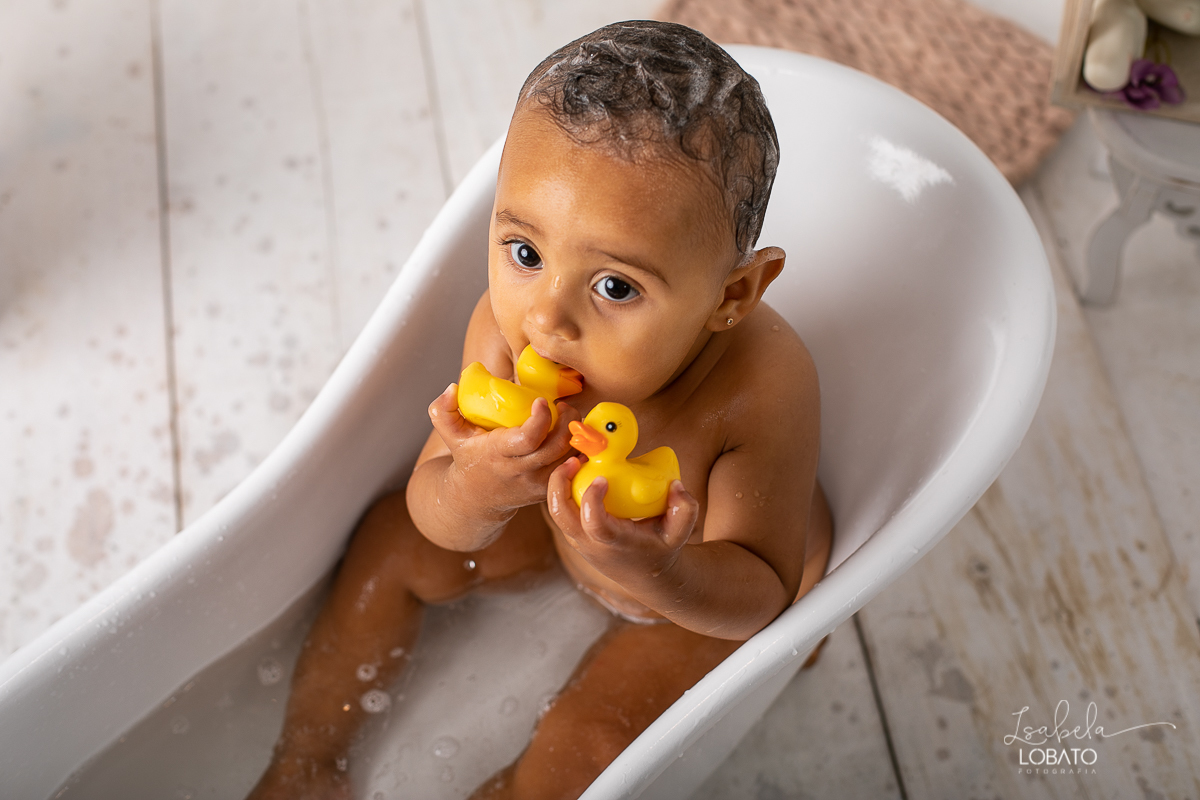 a-hora-do-banho-de-bebe-splash-baby-boty-boticario-lefotick-proprs-do-ben-acompanhamento-fotografico-de-bebe-estudio-fotografico-em-barbacena-isabela-lobato-fotografia-ensaio-fotografico-de-bebes-bolinhas-de sabao-bebe-jhonson-melhor-fotografo-barbacena