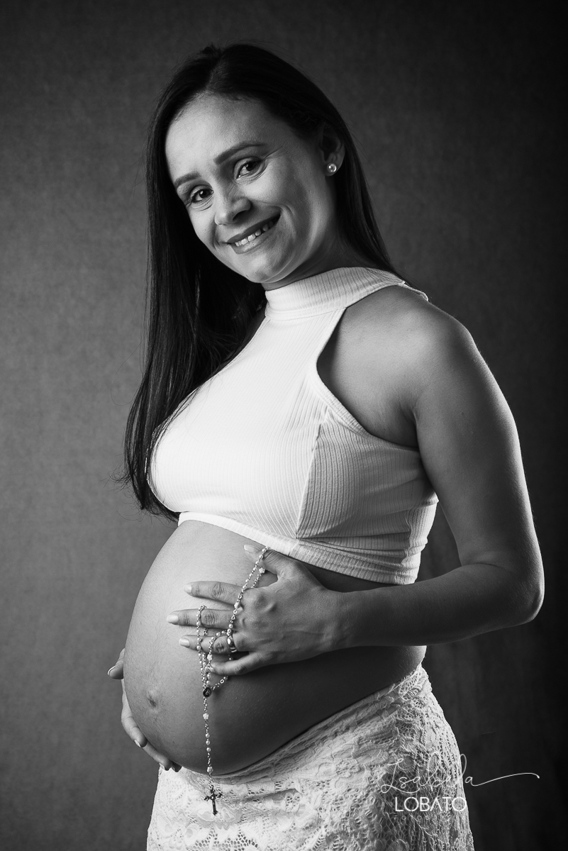 ensaio-fotografico-de-gestante-no-estudio-fotografa-de-gestante-em-barbacena-isabela-lobato-fotografia-melhores-fotografos-de-barbacena-roupa-de-gestante-ensaio-de-gravida-gravidez-nove-meses-meu-primeiro-bebe-fotografa-de-recem-nascido-fotografia-gravida