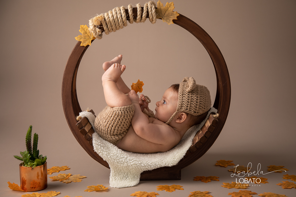 acompanhamento-fotografico-infantil-fases-do-bebe-newborn-bebe-de-6-meses-fotografa-de-crianca-isabela-lobato-fotografia-estudio-fotografico-infantil-fotografa-de-recem-nascido-em-barbacena-ensaio-newborn-roupa-de-bebe-mundo-azul-acompanhamento-criativo