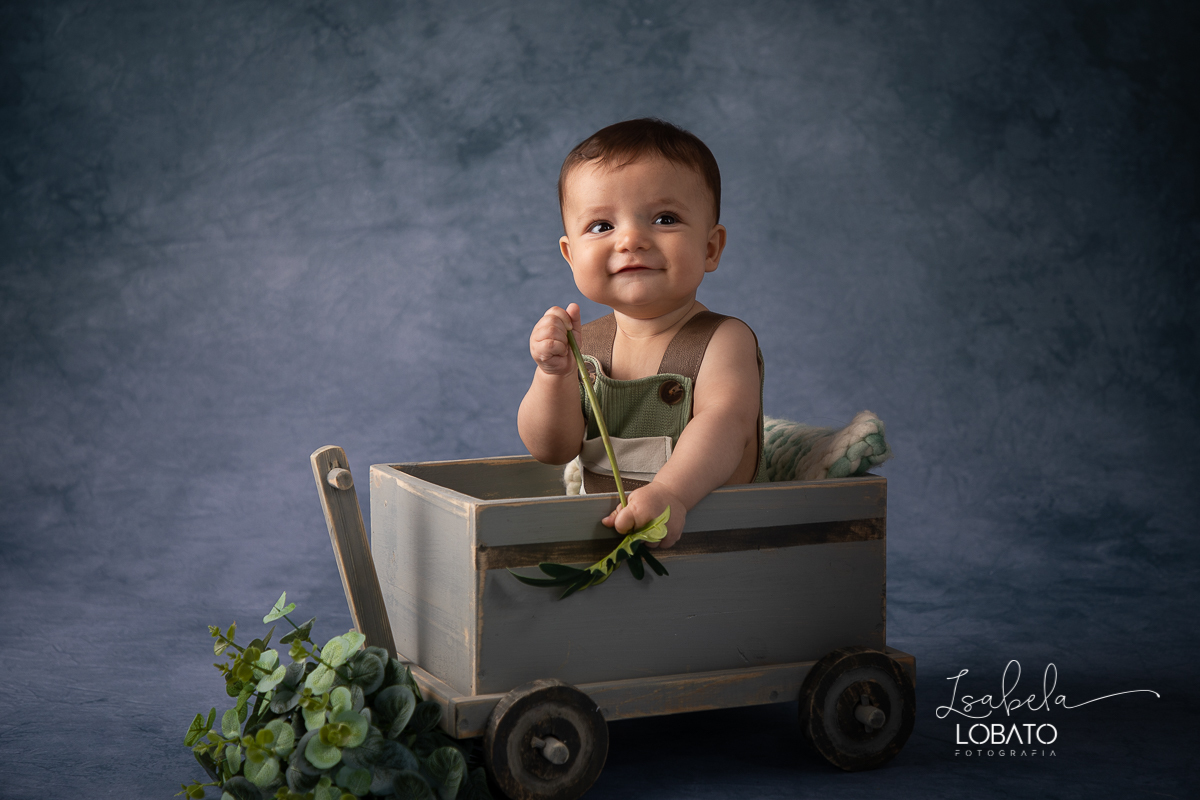 acompanhamento-fotografico-infantil-fases-do-bebe-newborn-bebe-de-6-meses-fotografa-de-crianca-isabela-lobato-fotografia-estudio-fotografico-infantil-fotografa-de-recem-nascido-em-barbacena-ensaio-newborn-roupa-de-bebe-mundo-azul-acompanhamento-criativo