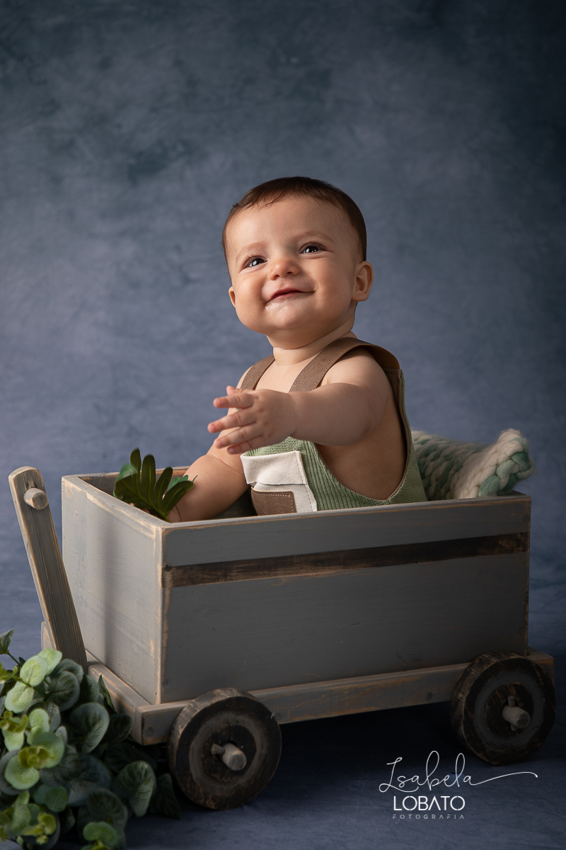 acompanhamento-fotografico-infantil-fases-do-bebe-newborn-bebe-de-6-meses-fotografa-de-crianca-isabela-lobato-fotografia-estudio-fotografico-infantil-fotografa-de-recem-nascido-em-barbacena-ensaio-newborn-roupa-de-bebe-mundo-azul-acompanhamento-criativo