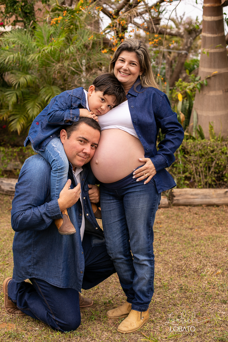 ensaio-fotografico-gestante-fotografia-de-gravida-veterinaria-animais-fotografo-pet-gestante-foto-com animais-fotografos-em-barbacena-isabela-lobato-fotografia-fotografa-de-gestantes-ensaio-fotografico-na-natureza-com-animais-e-flores-vida-de-bicho-ifet