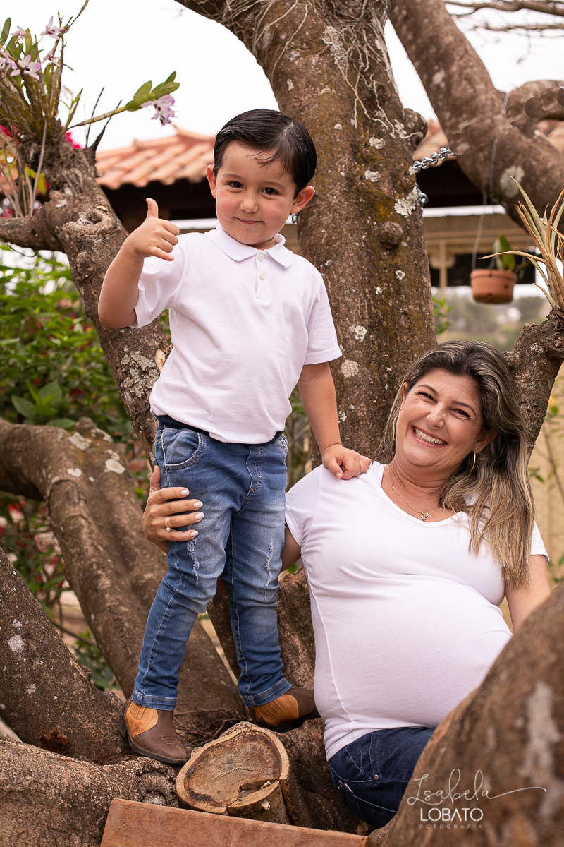 ensaio-fotografico-gestante-fotografia-de-gravida-veterinaria-animais-fotografo-pet-gestante-foto-com animais-fotografos-em-barbacena-isabela-lobato-fotografia-fotografa-de-gestantes-ensaio-fotografico-na-natureza-com-animais-e-flores-vida-de-bicho-ifet