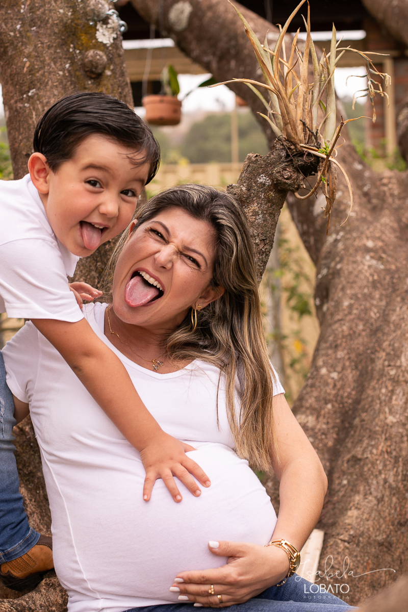 ensaio-fotografico-gestante-fotografia-de-gravida-veterinaria-animais-fotografo-pet-gestante-foto-com animais-fotografos-em-barbacena-isabela-lobato-fotografia-fotografa-de-gestantes-ensaio-fotografico-na-natureza-com-animais-e-flores-vida-de-bicho-ifet