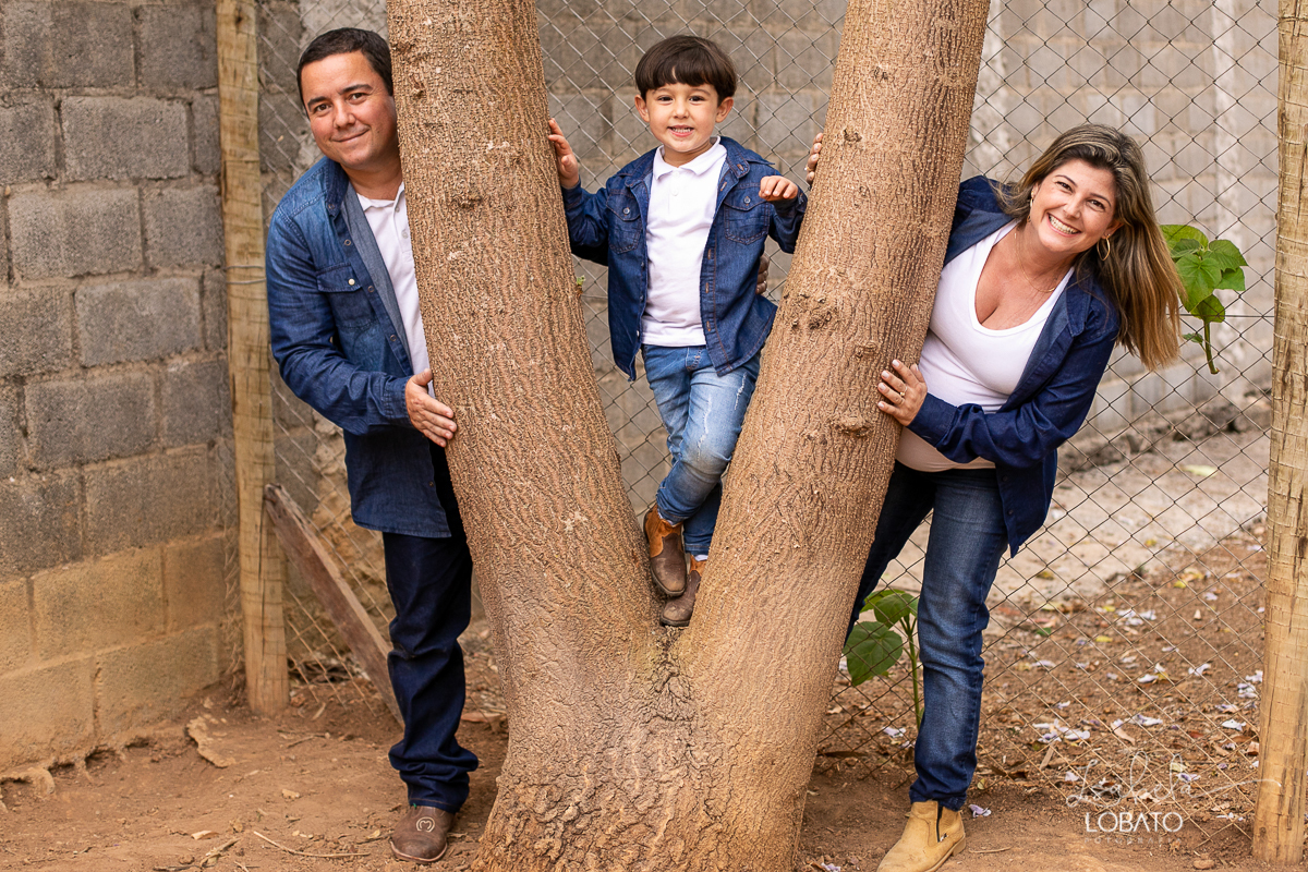 ensaio-fotografico-gestante-fotografia-de-gravida-veterinaria-animais-fotografo-pet-gestante-foto-com animais-fotografos-em-barbacena-isabela-lobato-fotografia-fotografa-de-gestantes-ensaio-fotografico-na-natureza-com-animais-e-flores-vida-de-bicho-ifet