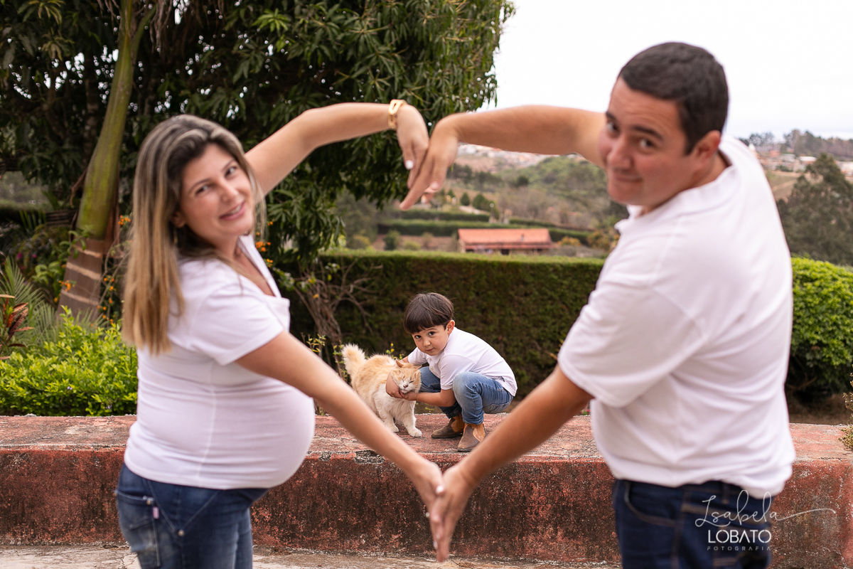 ensaio-fotografico-gestante-fotografia-de-gravida-veterinaria-animais-fotografo-pet-gestante-foto-com animais-fotografos-em-barbacena-isabela-lobato-fotografia-fotografa-de-gestantes-ensaio-fotografico-na-natureza-com-animais-e-flores-vida-de-bicho-ifet