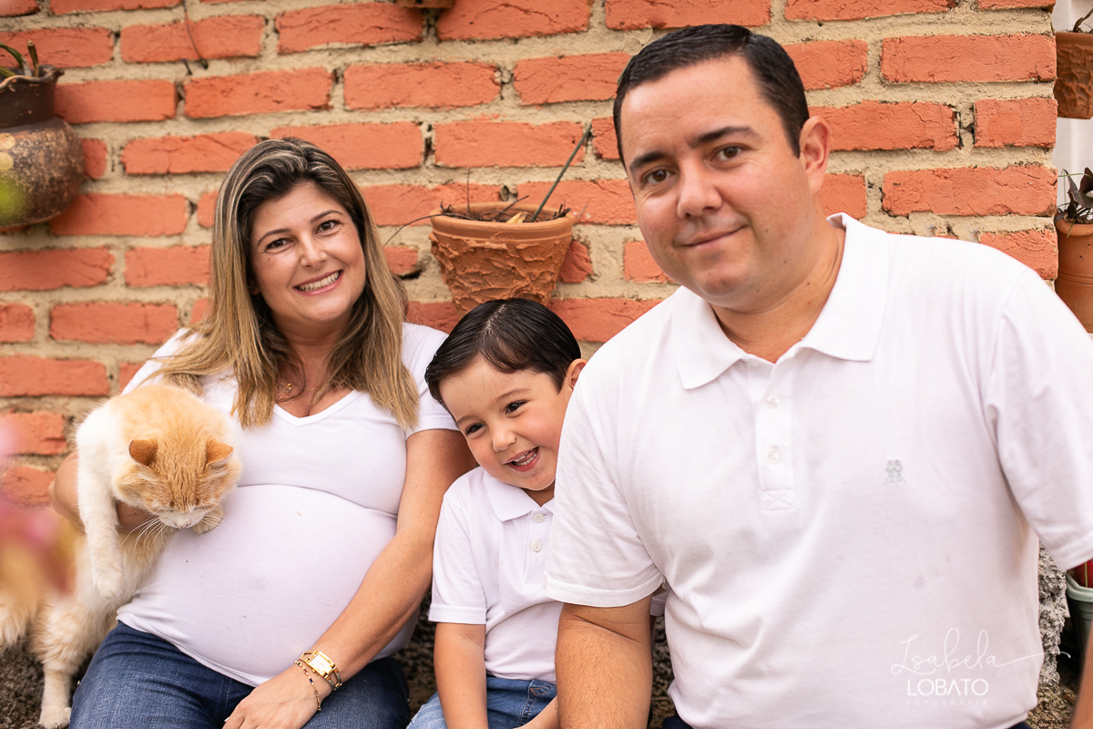 ensaio-fotografico-gestante-fotografia-de-gravida-veterinaria-animais-fotografo-pet-gestante-foto-com animais-fotografos-em-barbacena-isabela-lobato-fotografia-fotografa-de-gestantes-ensaio-fotografico-na-natureza-com-animais-e-flores-vida-de-bicho-ifet