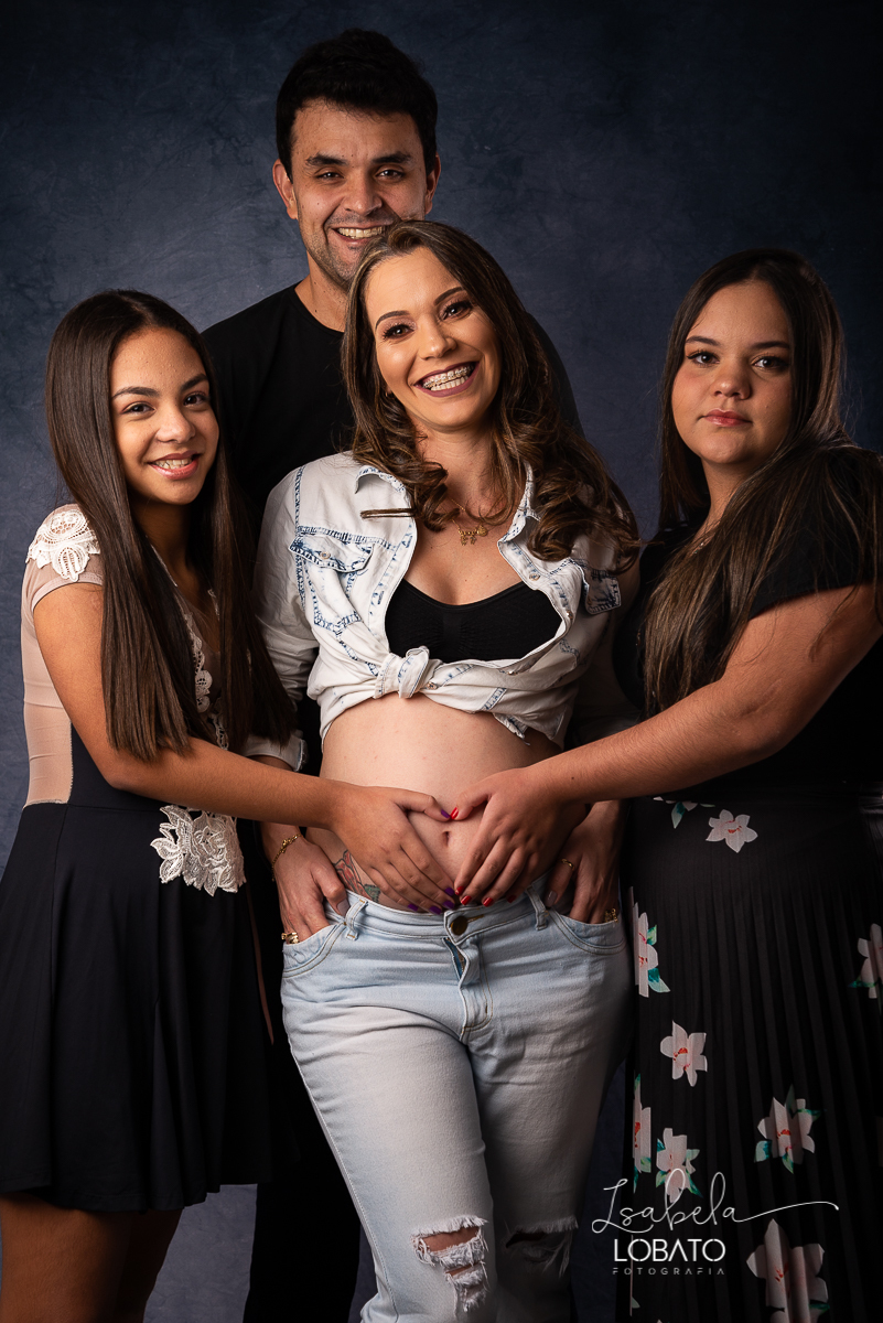 ensaio-fotografico-gestante-esnaio-em-estudio-gravidez-fotos-de-gestante-fotos-de-gravidas-roupa-de-gestante-meu-mundo-azul-fotografa-de-gestante-em-barbacena-isabela-lobato-fotografia-estudio-fotografico-em-barbacena-melhor-fotografa-de-gestante-bq-mg