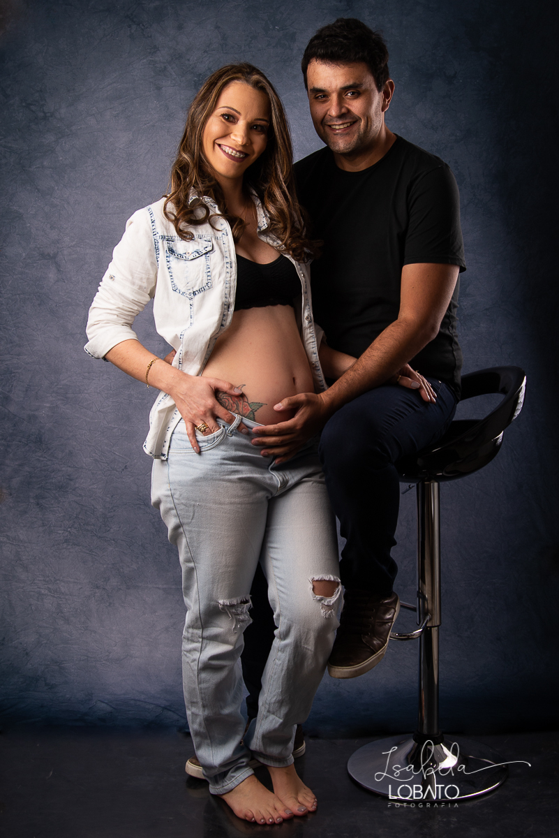 ensaio-fotografico-gestante-esnaio-em-estudio-gravidez-fotos-de-gestante-fotos-de-gravidas-roupa-de-gestante-meu-mundo-azul-fotografa-de-gestante-em-barbacena-isabela-lobato-fotografia-estudio-fotografico-em-barbacena-melhor-fotografa-de-gestante-bq-mg
