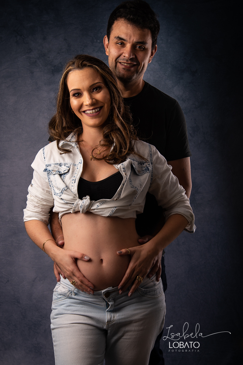 ensaio-fotografico-gestante-esnaio-em-estudio-gravidez-fotos-de-gestante-fotos-de-gravidas-roupa-de-gestante-meu-mundo-azul-fotografa-de-gestante-em-barbacena-isabela-lobato-fotografia-estudio-fotografico-em-barbacena-melhor-fotografa-de-gestante-bq-mg