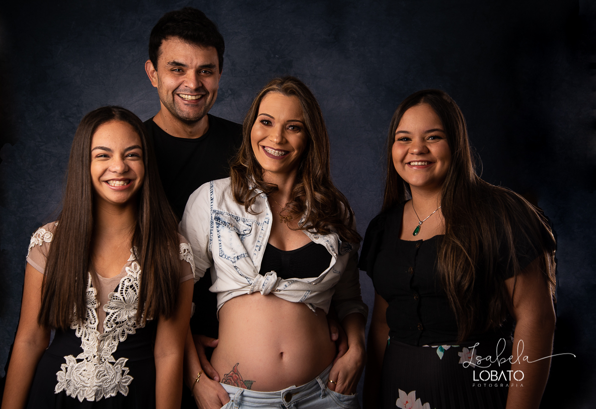 ensaio-fotografico-gestante-esnaio-em-estudio-gravidez-fotos-de-gestante-fotos-de-gravidas-roupa-de-gestante-meu-mundo-azul-fotografa-de-gestante-em-barbacena-isabela-lobato-fotografia-estudio-fotografico-em-barbacena-melhor-fotografa-de-gestante-bq-mg