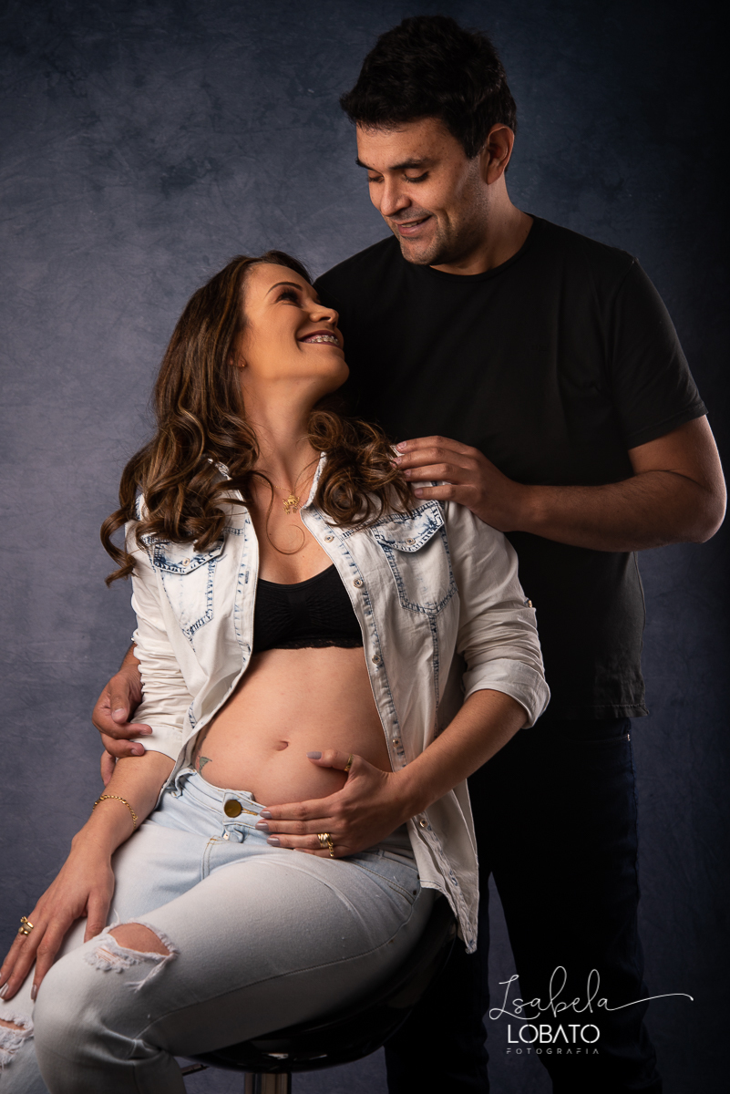 ensaio-fotografico-gestante-esnaio-em-estudio-gravidez-fotos-de-gestante-fotos-de-gravidas-roupa-de-gestante-meu-mundo-azul-fotografa-de-gestante-em-barbacena-isabela-lobato-fotografia-estudio-fotografico-em-barbacena-melhor-fotografa-de-gestante-bq-mg