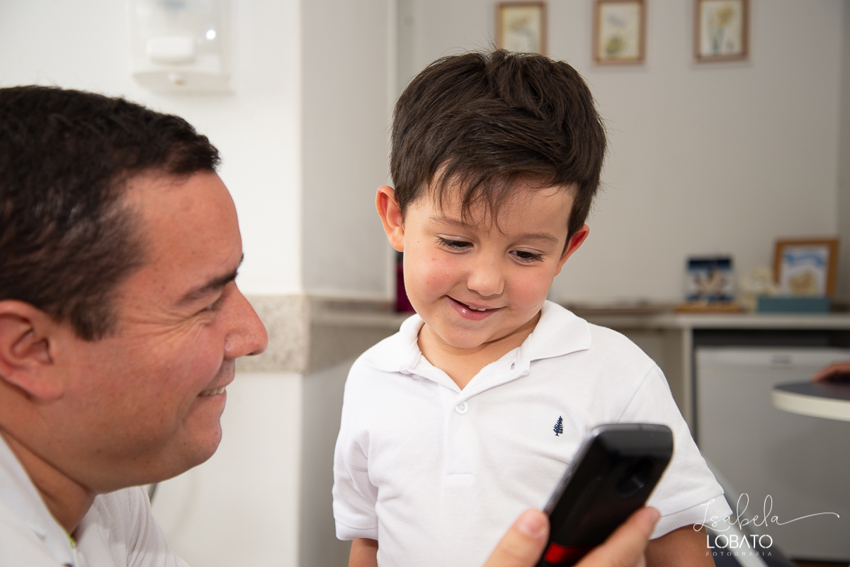 fotografia-de-parto-nascimento-de-bebe-cesariana-foto-de-bebe-nascendo-hospital-santa-casa-de-misericordia-barbacena-minas-gerais-obstetra-dra-roberta-sales-equipe-gestar-barbacena-nascimento-fotografo-em-barbacena-estudio-isabela-lobato-fotografia