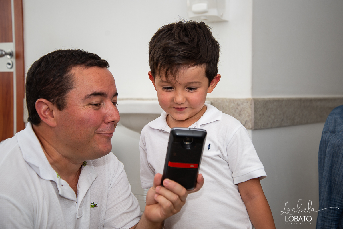 fotografia-de-parto-nascimento-de-bebe-cesariana-foto-de-bebe-nascendo-hospital-santa-casa-de-misericordia-barbacena-minas-gerais-obstetra-dra-roberta-sales-equipe-gestar-barbacena-nascimento-fotografo-em-barbacena-estudio-isabela-lobato-fotografia