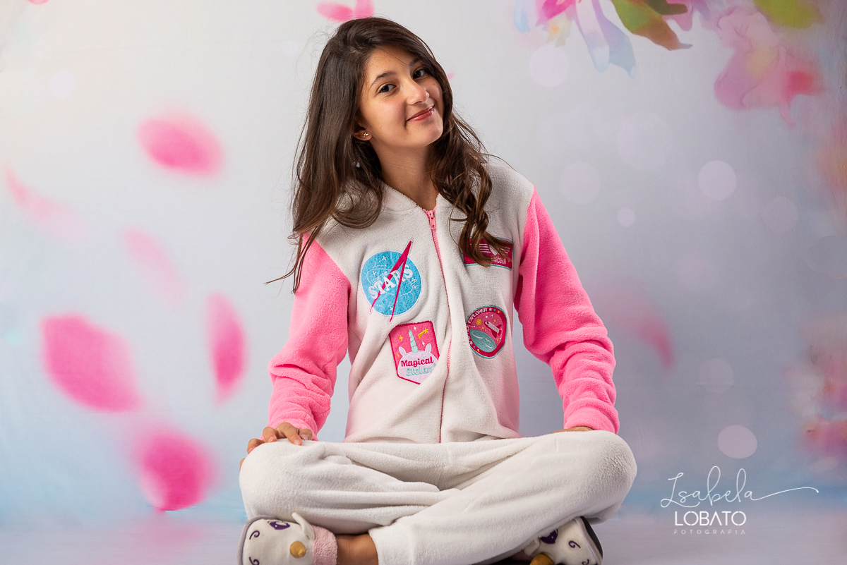 ensaio-fotografico-em-estudio-fotografia-de-adolescente-unicornio-pijama-unicornio-chinelo-unicornio-camisa-do-flamengo-feminina-torcida-do-flamengo-torcida-rubro-negro-ensaio-estudio-em-barbacena-isabela-lobato-fotografia-estudio-fotografico-ensaio-teen