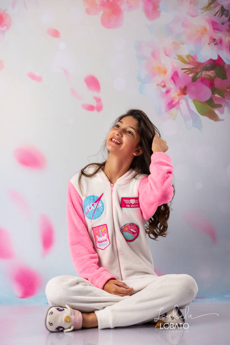 ensaio-fotografico-em-estudio-fotografia-de-adolescente-unicornio-pijama-unicornio-chinelo-unicornio-camisa-do-flamengo-feminina-torcida-do-flamengo-torcida-rubro-negro-ensaio-estudio-em-barbacena-isabela-lobato-fotografia-estudio-fotografico-ensaio-teen