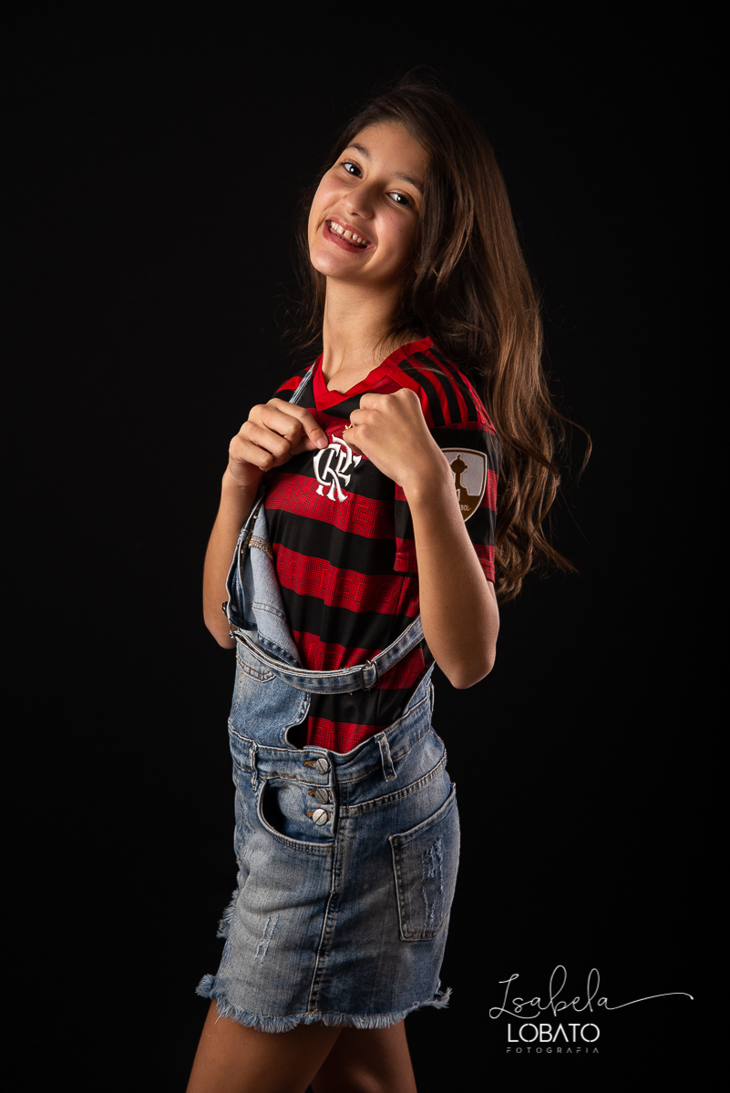 ensaio-fotografico-em-estudio-fotografia-de-adolescente-unicornio-pijama-unicornio-chinelo-unicornio-camisa-do-flamengo-feminina-torcida-do-flamengo-torcida-rubro-negro-ensaio-estudio-em-barbacena-isabela-lobato-fotografia-estudio-fotografico-ensaio-teen