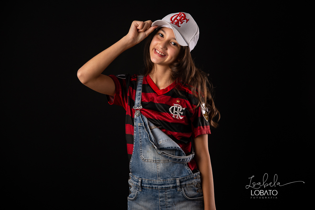 ensaio-fotografico-em-estudio-fotografia-de-adolescente-unicornio-pijama-unicornio-chinelo-unicornio-camisa-do-flamengo-feminina-torcida-do-flamengo-torcida-rubro-negro-ensaio-estudio-em-barbacena-isabela-lobato-fotografia-estudio-fotografico-ensaio-teen