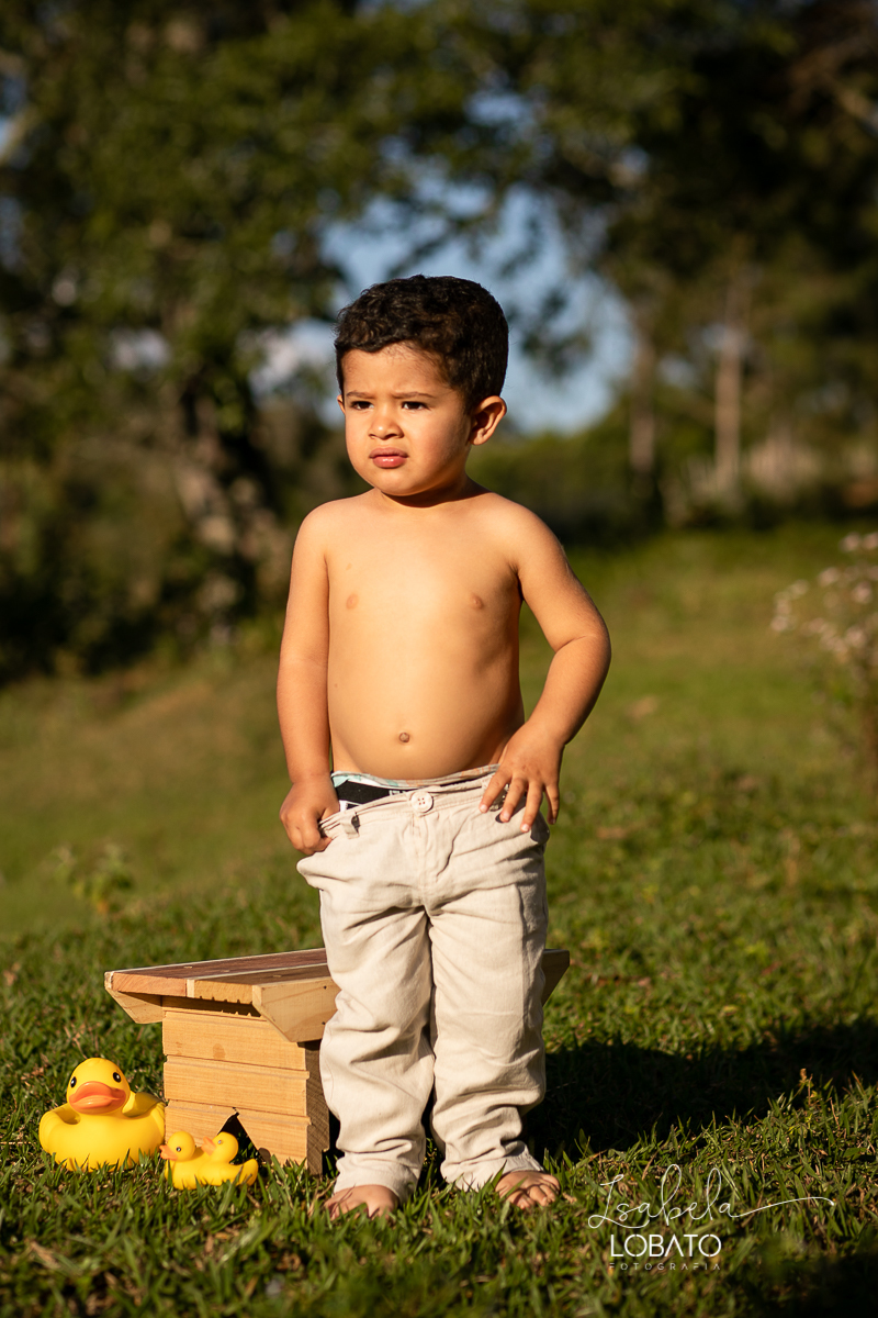 ensaio-fotografico-infantil-anjo-menino-anjo-pequeno-icaro-voar-voar-sorrir-sorrir-sonho-de-icaro-nem-tanto-ao-sol-nem-tanto-ao-mar-mitologia-grega-icaro-ensaio-fotografico-infantil-externo-em-barbacena-estudio-fotografico-isabela-lobato