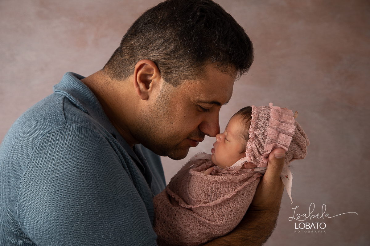 ensaio-fotografico-newborn-foto-de-recem-nascido-bebe-fotografa-de-newborn-e-bebes-em-barbacena-isabela-lobato-fotografia-a-melhor-fotografa-em-barbacena-estudio-fotografico-infantil-em-barbacena-book-de-recem-nascido-fotografia-de-recem-nascido-ensaios