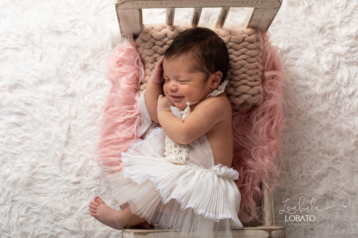 ensaio-fotografico-newborn-foto-de-recem-nascido-bebe-fotografa-de-newborn-e-bebes-em-barbacena-isabela-lobato-fotografia-a-melhor-fotografa-em-barbacena-estudio-fotografico-infantil-em-barbacena-book-de-recem-nascido-fotografia-de-recem-nascido-ensaios