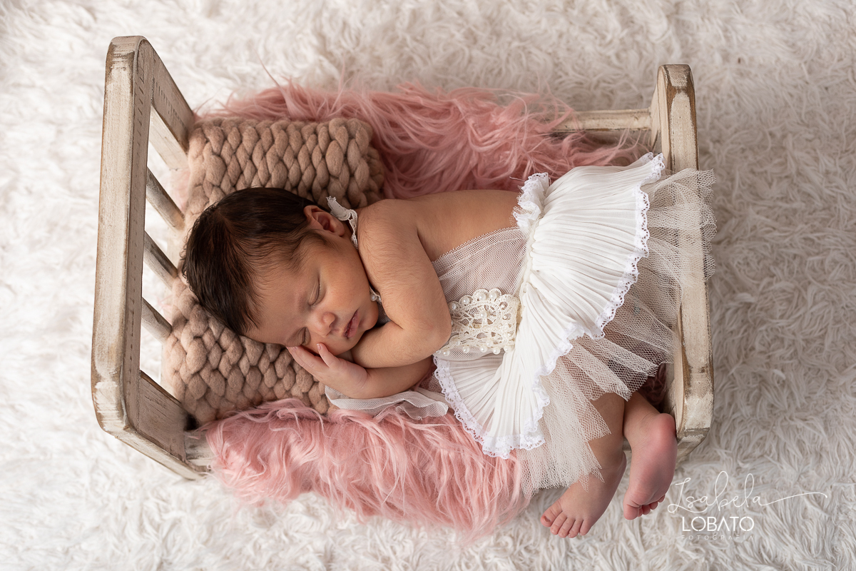 ensaio-fotografico-newborn-foto-de-recem-nascido-bebe-fotografa-de-newborn-e-bebes-em-barbacena-isabela-lobato-fotografia-a-melhor-fotografa-em-barbacena-estudio-fotografico-infantil-em-barbacena-book-de-recem-nascido-fotografia-de-recem-nascido-ensaios